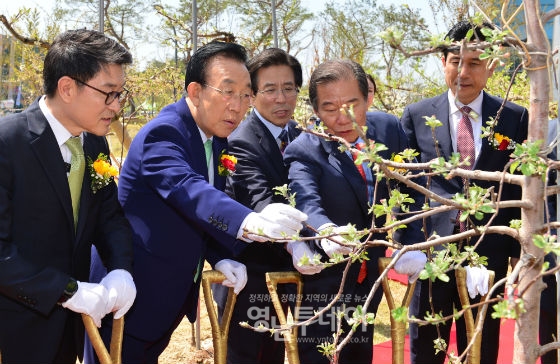 경북사과 혁신 20주년 사과나무 기념식수