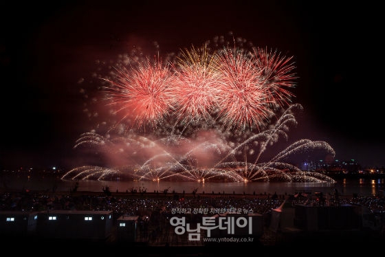 제1회 구미낙동강 수상불꽃축제 사진
