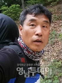 김동한님 100회 등산 후 인증사진 - 건강미가 보입니다.