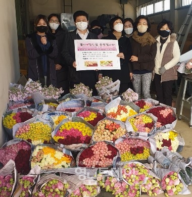 ▲ 코로나19 극복 응원 위해 꽃바구니 기부