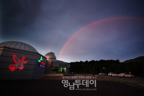 영천시 보현산 천문과학관 전경 사진(야간)