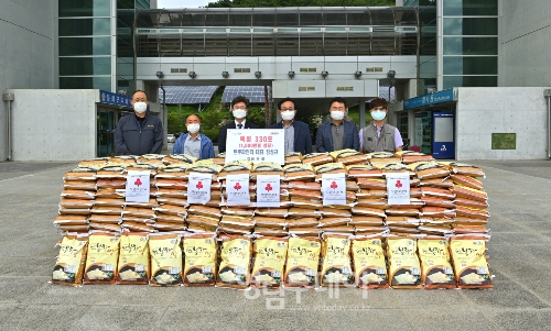 트루파인더가 봉화군에 천만원 상당의 쌀 330포를 기탁했다.