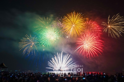 2021 포항국제불빛축제 위드코로나 속 하이브리드 축제로 성료