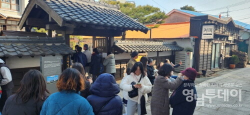▲ 설 연휴를 맞아 관광객들로 붐비는 구룡포근대역사관